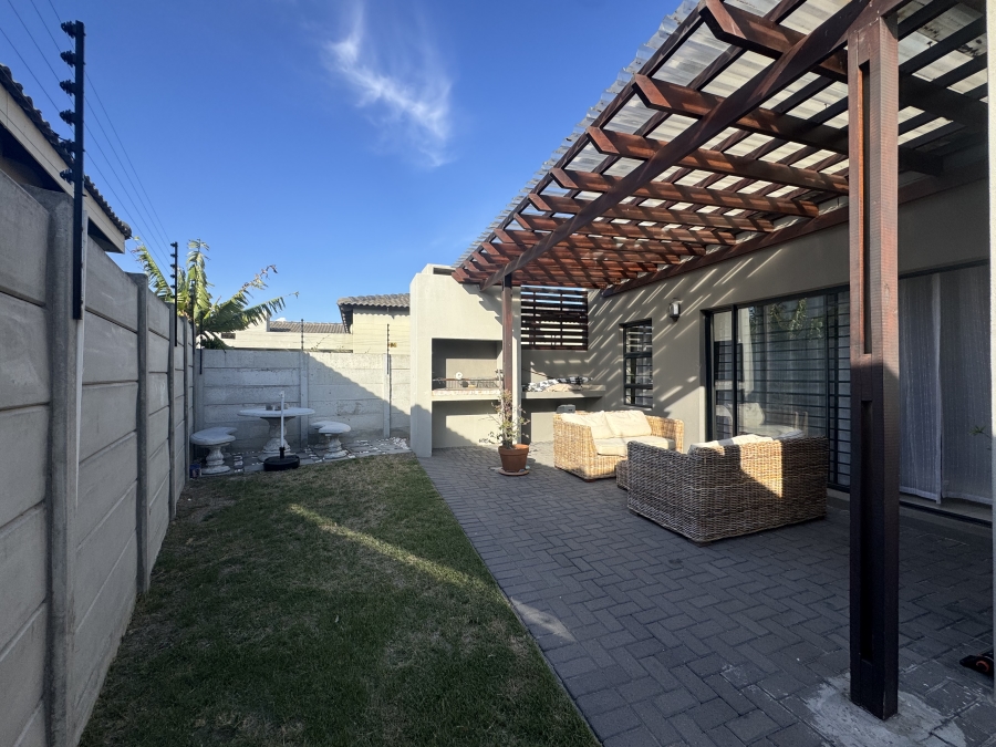 3 Bedroom Property for Sale in Parklands North Western Cape